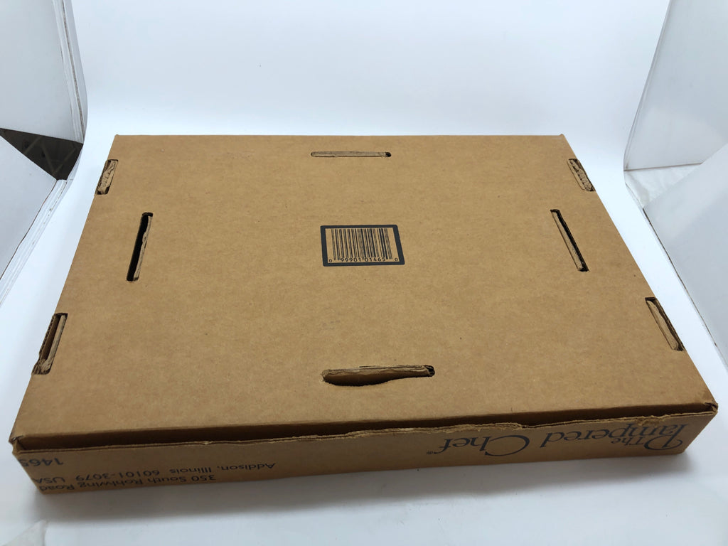STONEWARE MUFFIN PAN - PAMPERED CHEF IN BOX.