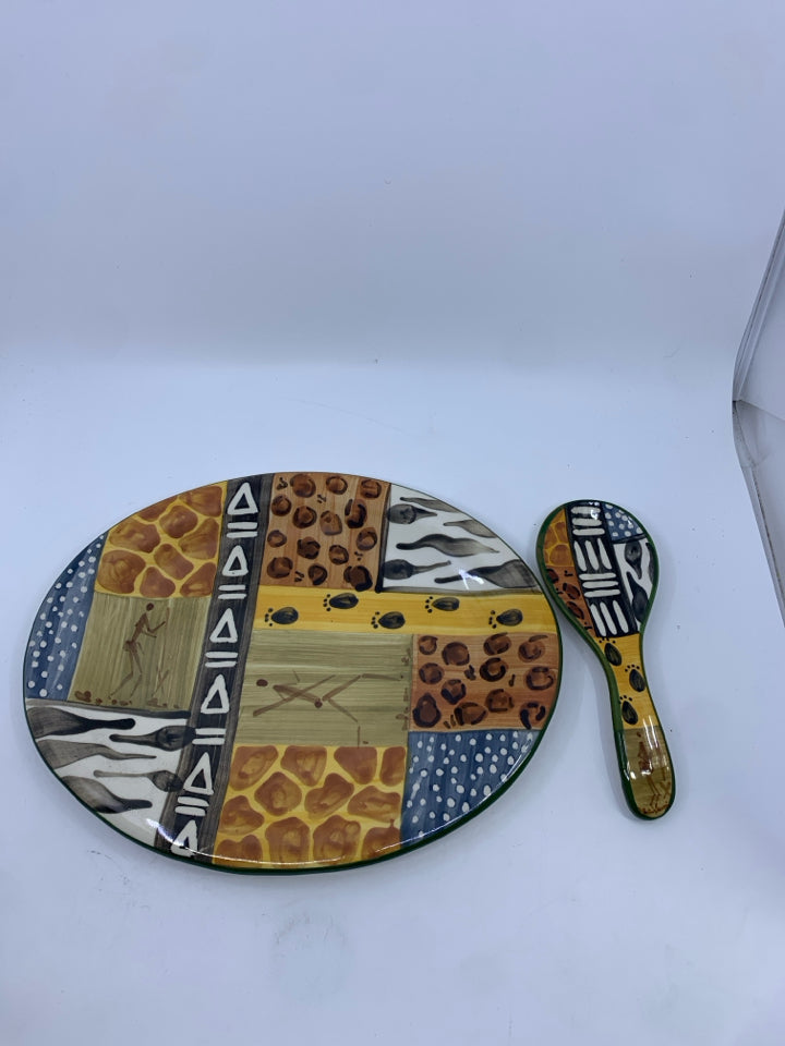 ANIMAL PRINT SERVING PLATE AND SPOON.