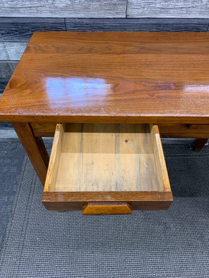 VTG STUDENT DESK.
