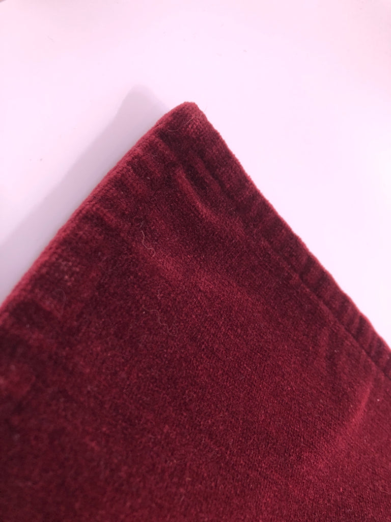 RED VELVET PILLOW SHAM.