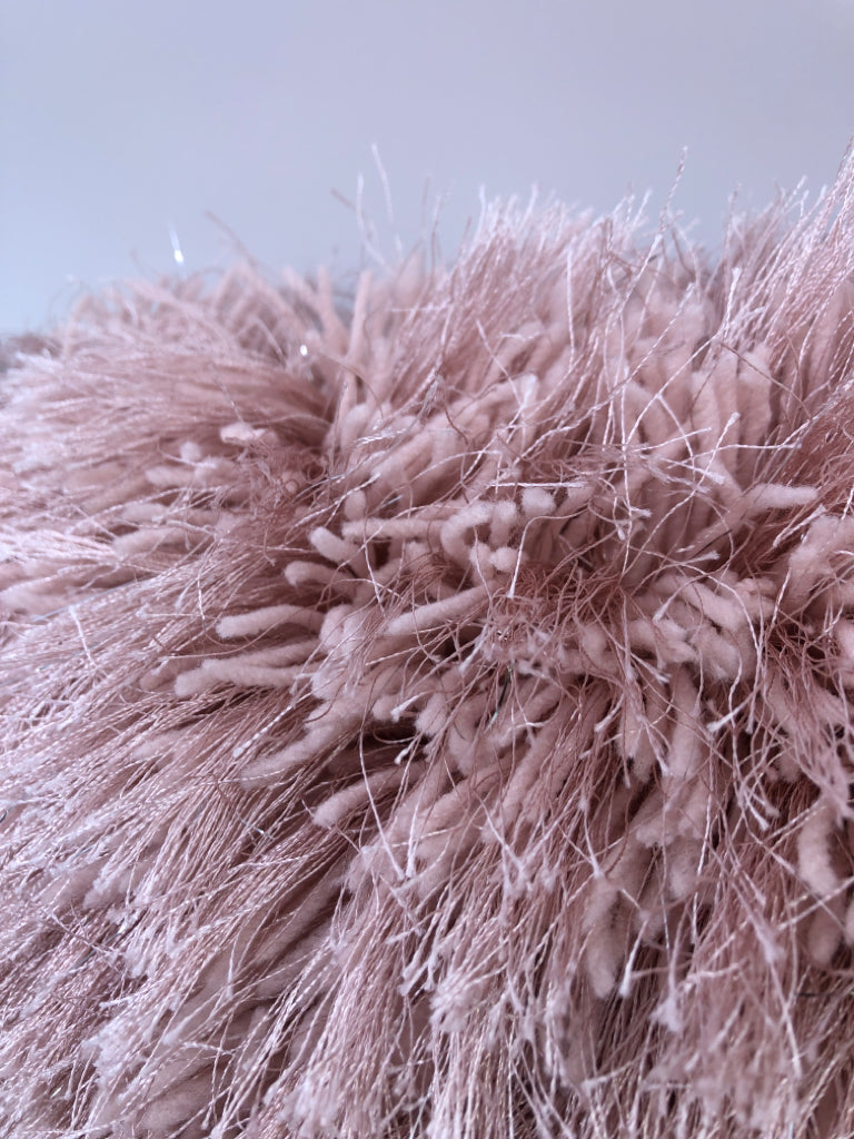 PINK W/ SPARKLES PILLOW.