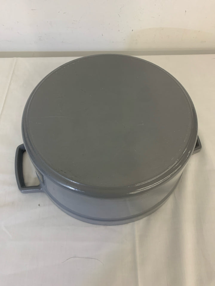 HEAVY GREY MARTHA STEWART DUTCH OVEN.