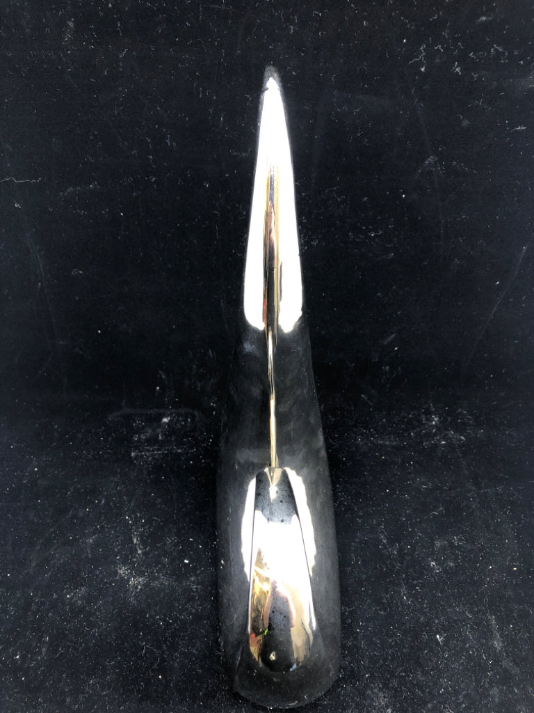 SILVER CERAMIC SWIRL DESK DECOR.