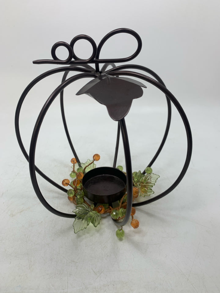METAL PUMPKIN TEA LIGHT HOLDER.