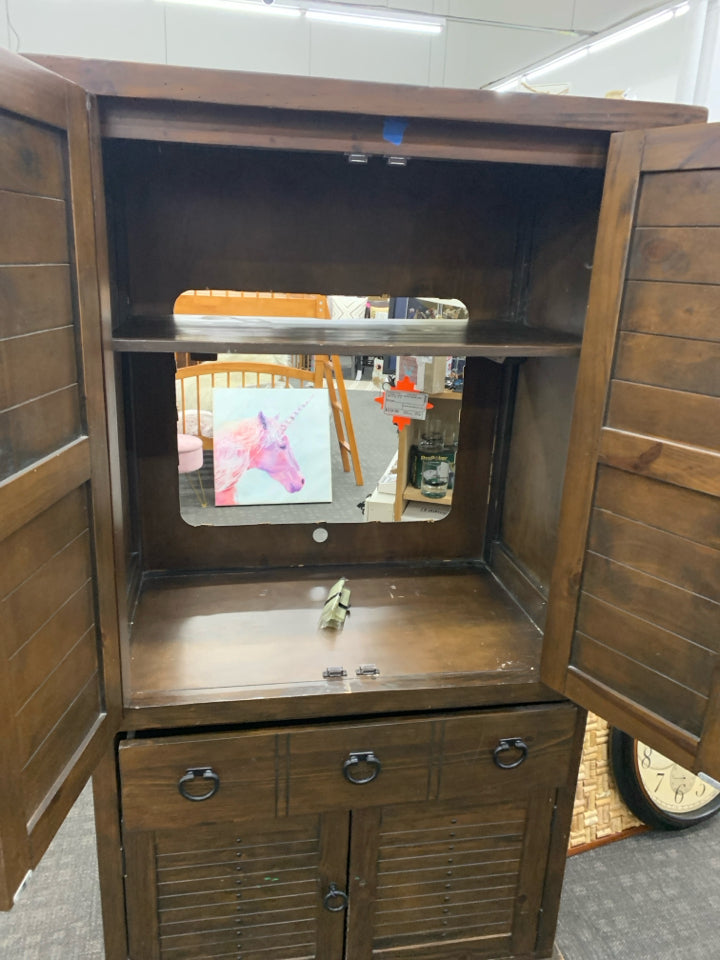 DARK WOOD TV CABINET W SHELF AND BOTTOM CABINET.