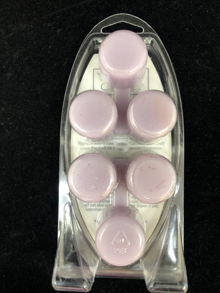 NIP YANKEE CANDLE FRAGRANCED WAX MELTS.