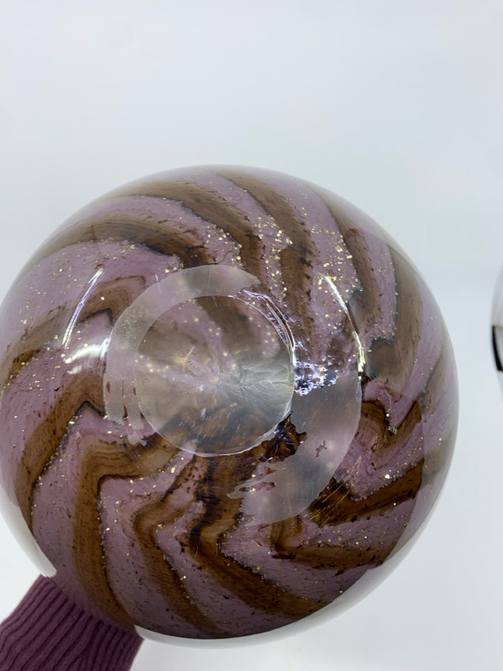 ROUND GLASS PURPLE AND BROWN SWIRL VASE.