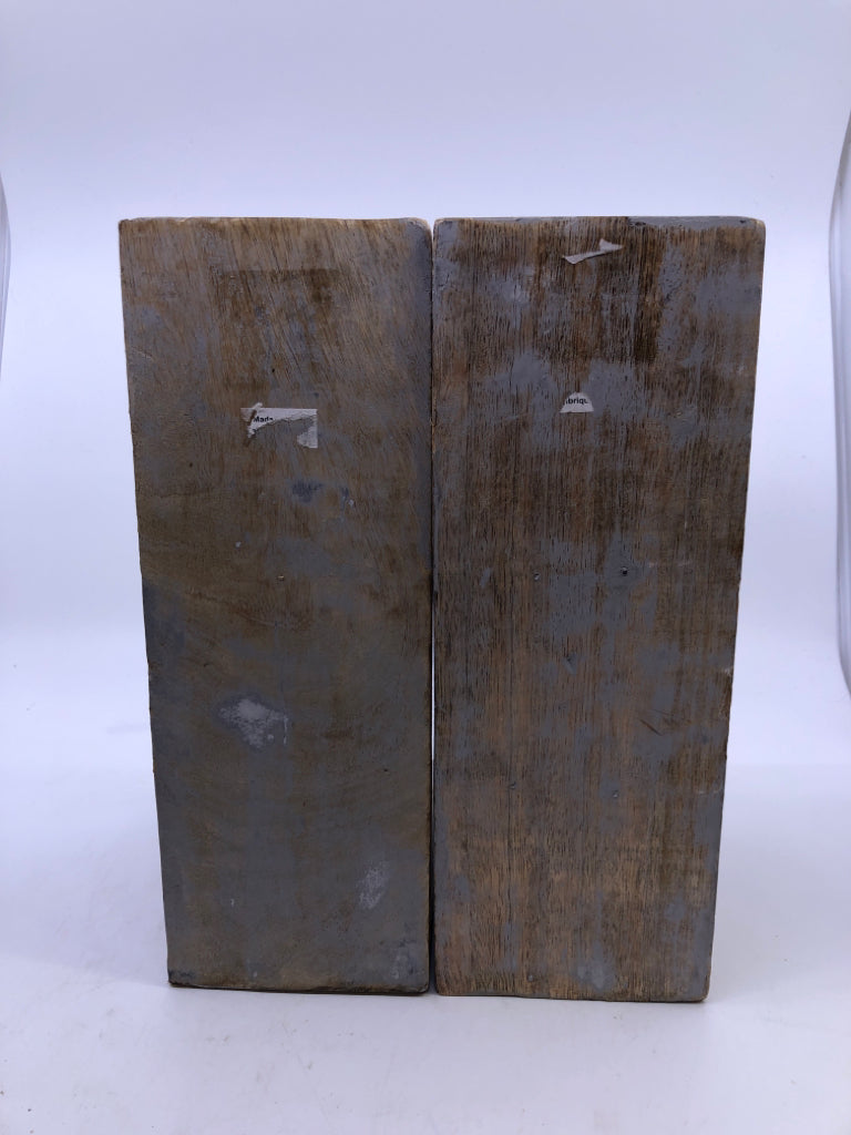 GREY WASHED WOOD CARVED BOOK ENDS.