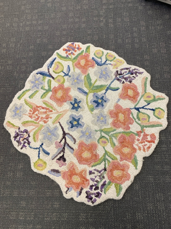 GOODWEAVE WHITE RUG W/ COLORFUL FLOWERS.