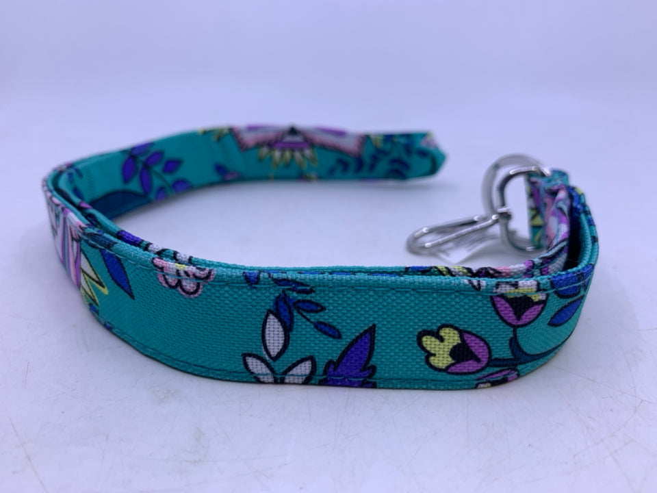 Vera Bradley Lighten Up Wide Lanyard in Peacock Garden- New With Tags