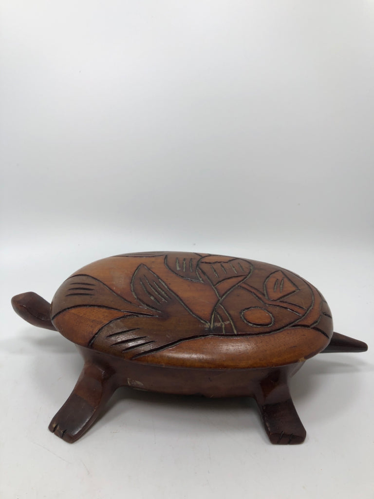 WOOD CARVED TURTLE BOX.