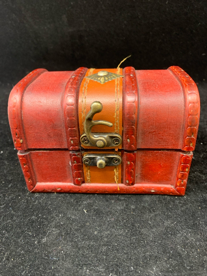 RED STORAGE BOX W CLASP.