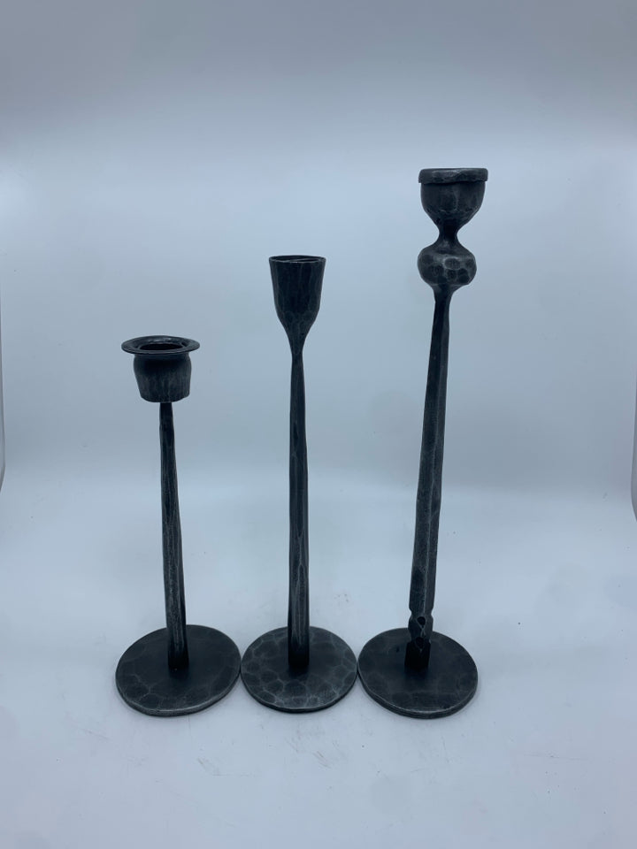 3PC HAMMERED METAL CANDLE STICK HOLDERS.