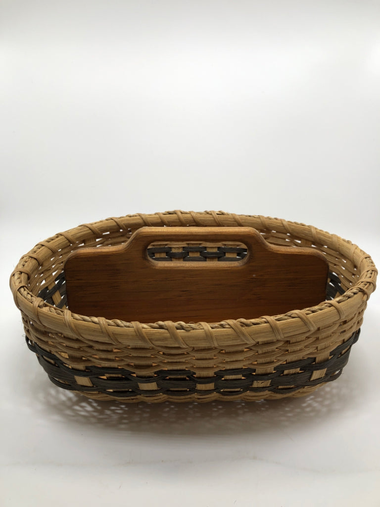 WOODED DIVIDED GRAY-STRIPE WICKER BASKET.