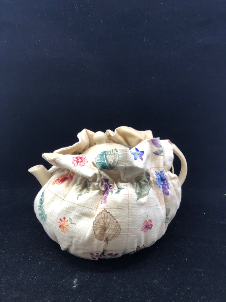 CREAM FLORAL TEAPOT W LEAF PATTERN TEAPOT COZY COVER.