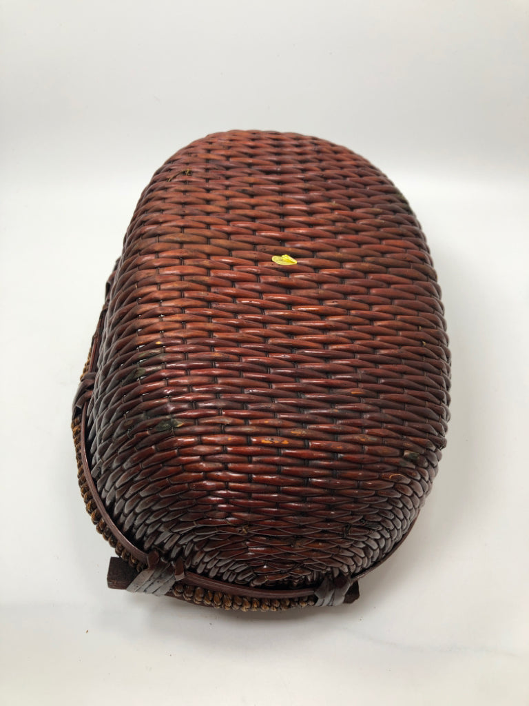 RED WICKER WOVEN BASKET W/TWINE RIM+WOODEN HANDLES.