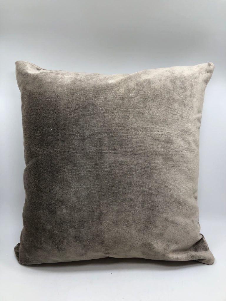 SILVER VELVET ACCENT PILLOW.