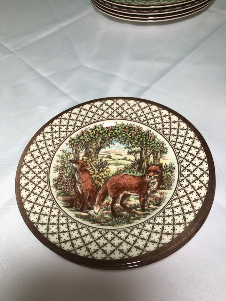 8PC FOX PATTERN DINNER SET- 4 LUNCH PLATES, 4 DINNER PLATES.