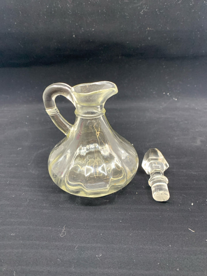 SMALL GLASS DECANTER.