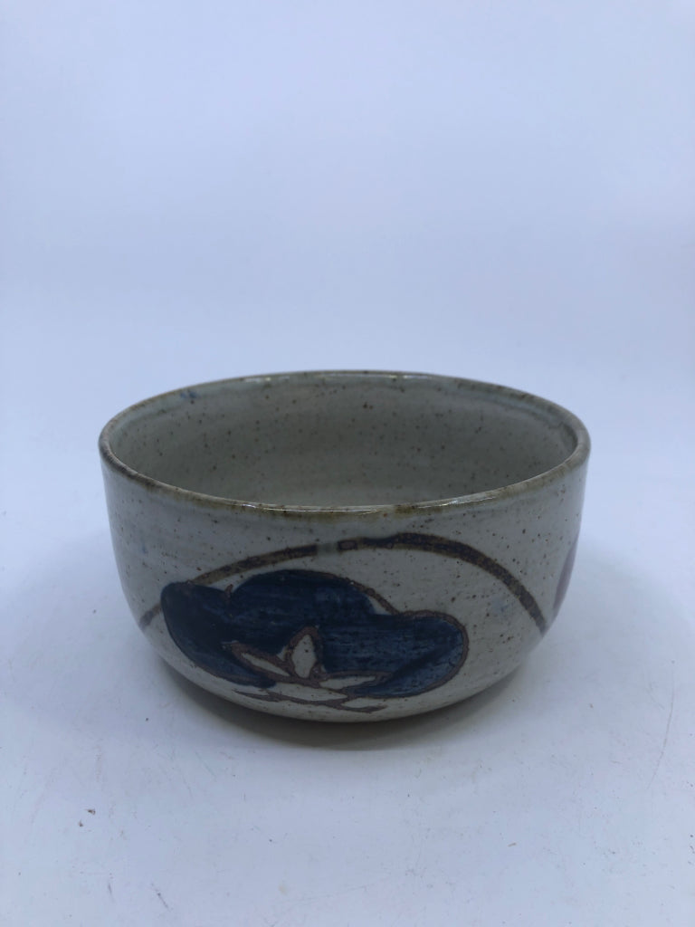 3 GREY POTTERY W FLORAL NESTING BOWLS.