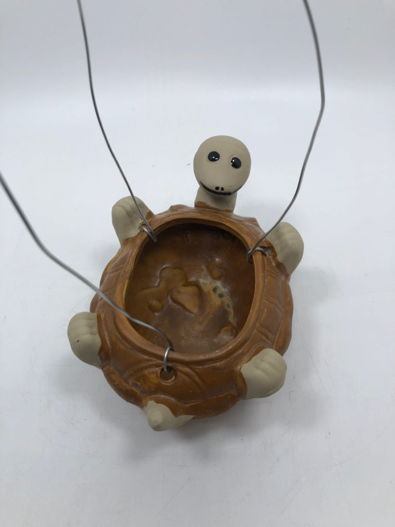 TURTLE PLANTER W/WIRE HANGER.