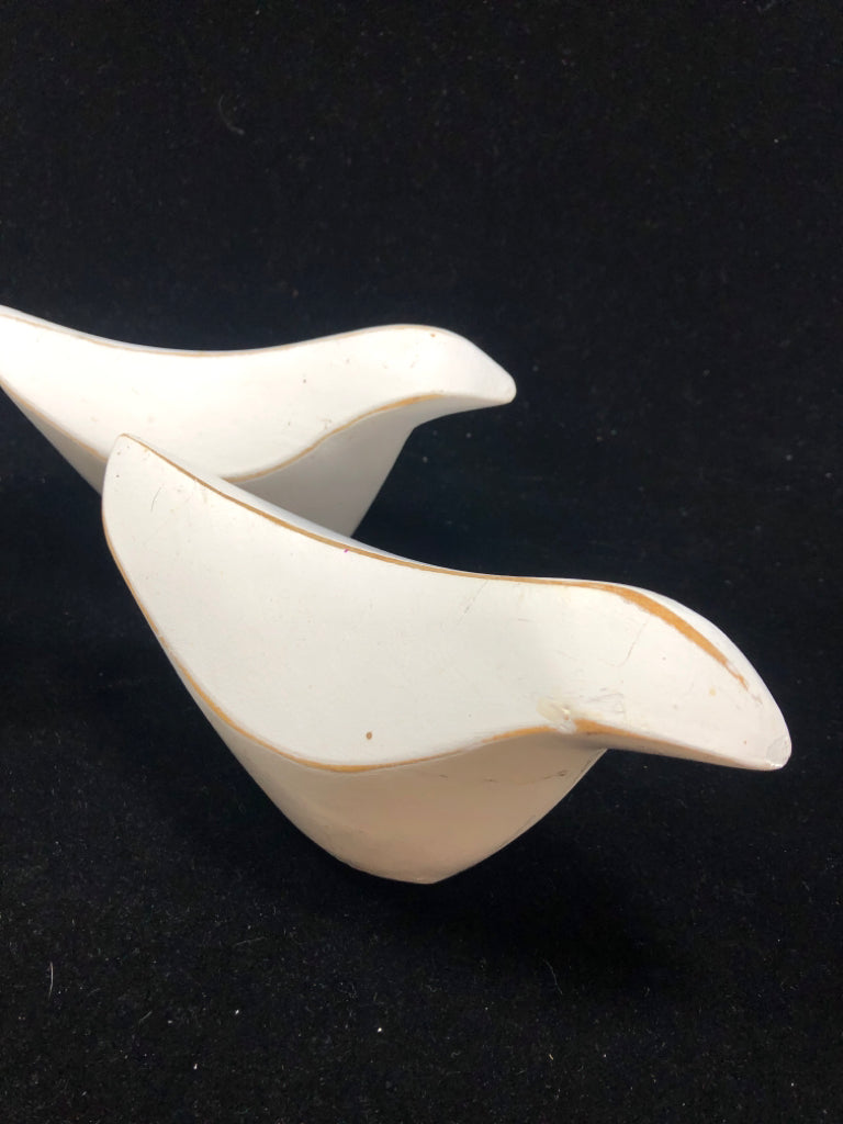 3 WHITE WOOD BIRD SHAPED SCULPTURES.