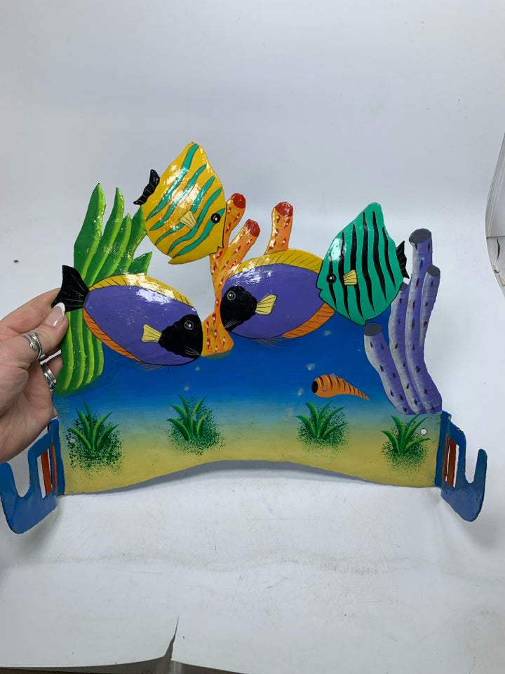 METAL PAINTED TROPICAL FISH TOWEL RACK.