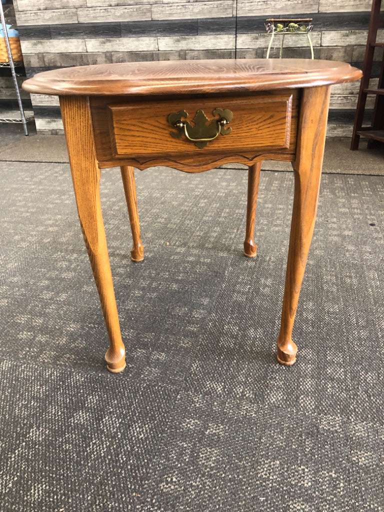 OVAL WOOD SIDE TABLE W/ DRAWER- STANDARD OF GARDNER.