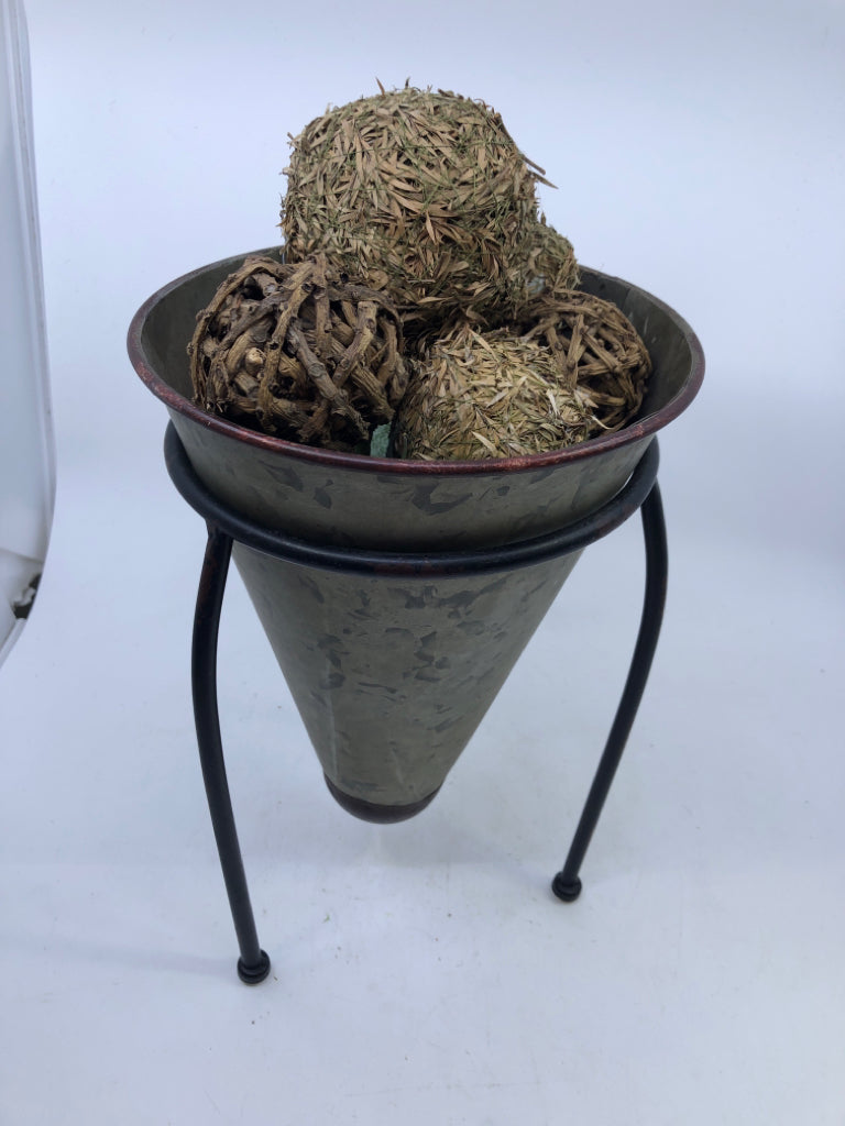 METAL PLANTER W/TWIG AND MOSS BALL DECOR.