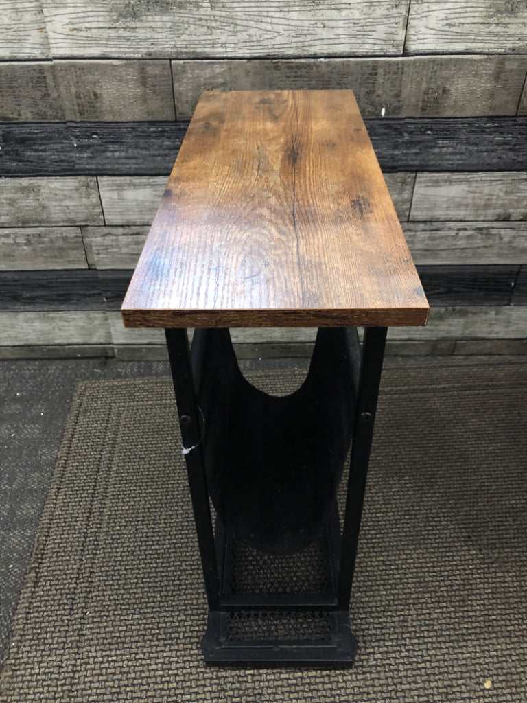 SIDE TABLE WITH MAGAZINE HOLDER.