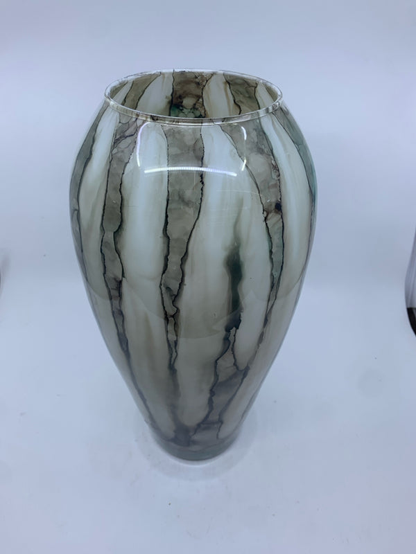 BALCK AND WHITE WATER COLOR VASE.