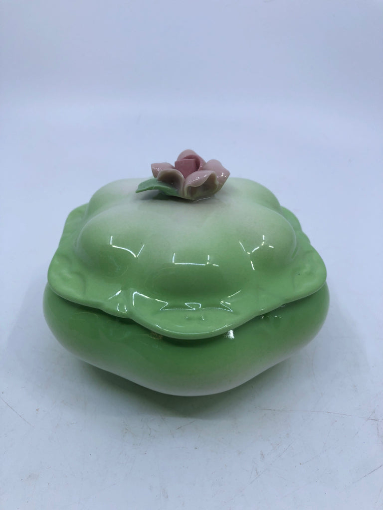 VTG GREEN TRINKET BOX W EMBOSSED FLORAL LID.