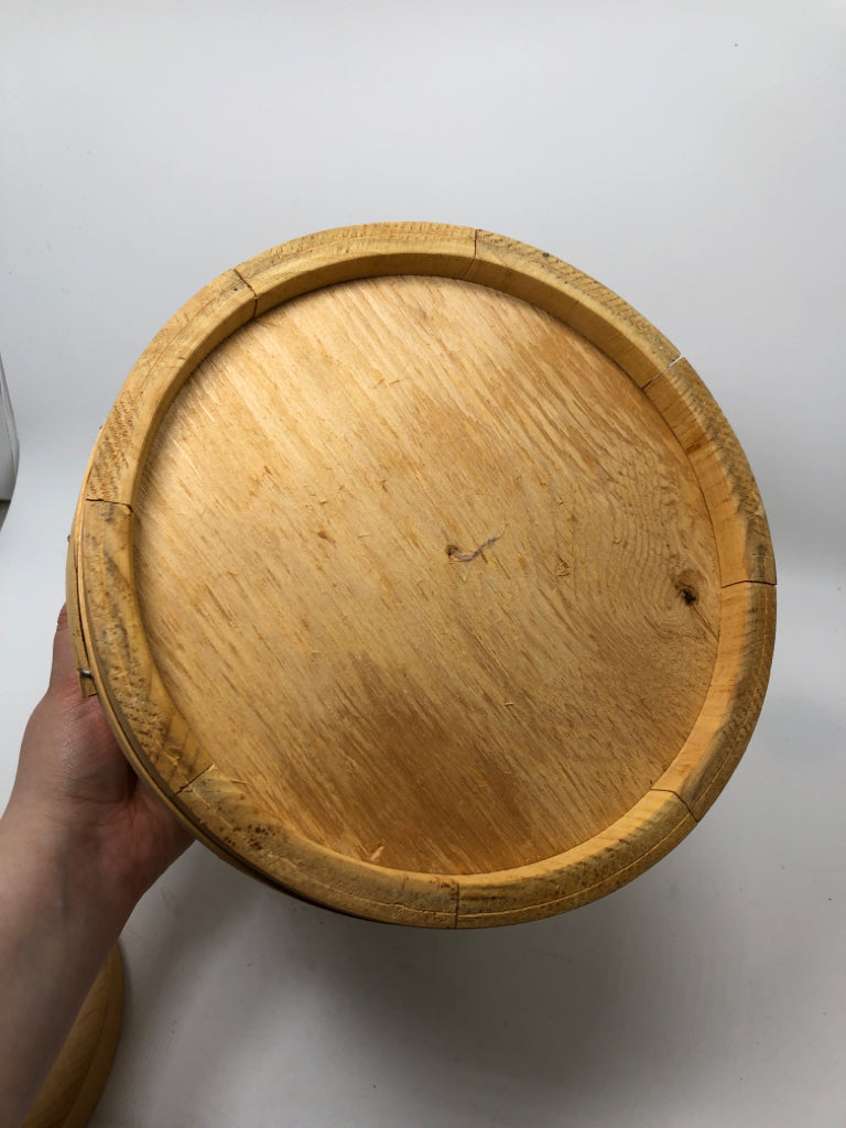 BLONDE WOOD SHAKER STYLE BUCKET.