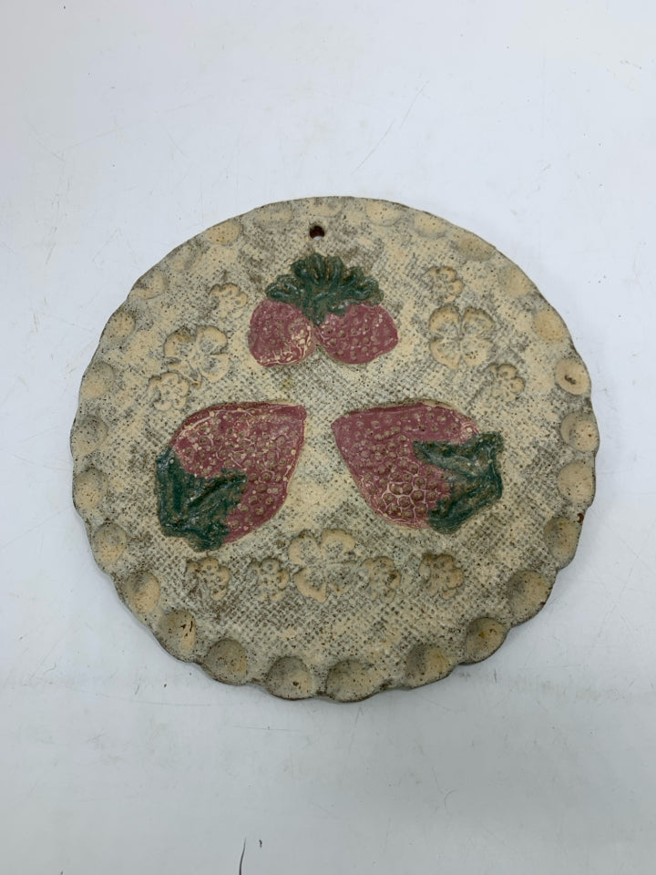 POTTERY CIRCLE WALL PLAQUE W/ STRAWBERRIES.