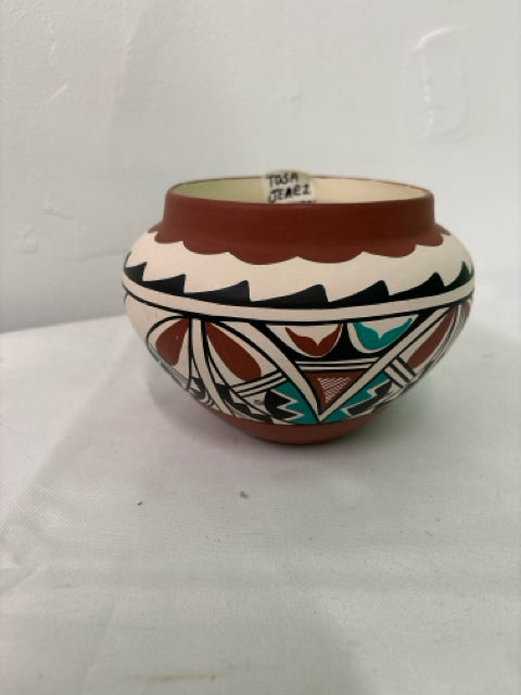 TOXA JEMEZ SIGNED MEXICO POTTERY VASE.