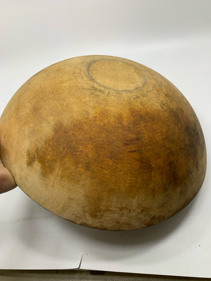 RUSTIC WOOD CARVED BOWL.