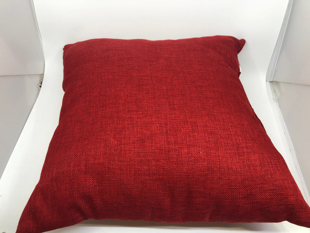 RED SQUARE PILLOW W WOOD BUTTONS.