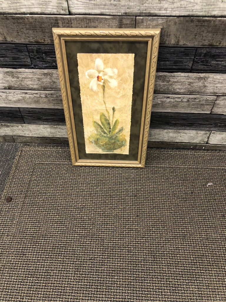 WHITE FLORAL IN TAN FRAME SKINNY WALL ART.