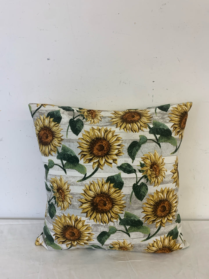 WHITE AND GREY SUNFLOWER PILLOW.