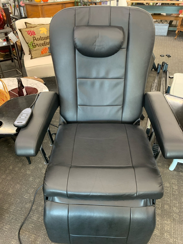 BLACK FAUX LEATHER ELECTRIC RECLINER.