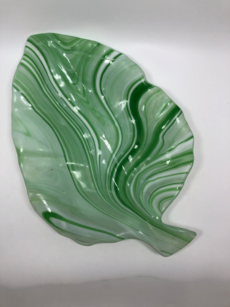 GREEN SWIRL GLASS LEAF TRAY.