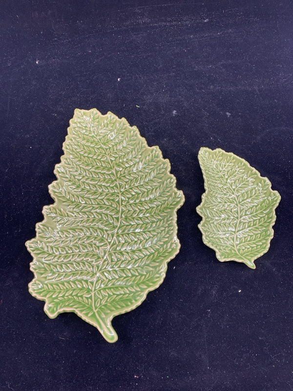 2 GREEN NESTING LEAF PLATES.