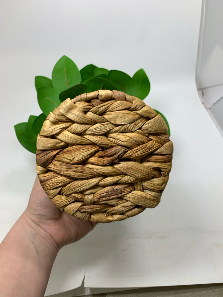WOVEN PLANTER W/ FAUX LEAVES.