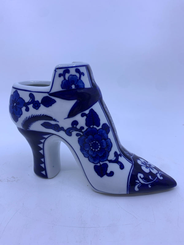 BLUE AND WHITE CERAMIC SHOE.