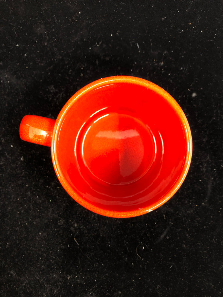 4 RED CERAMIC CHRISTMAS MUGS W TREE.