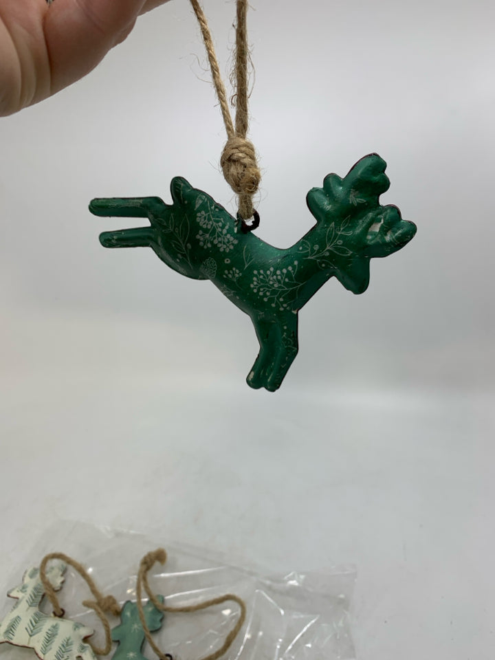 3 METAL PRINTED REINDEER ORNAMENTS IN BAG.