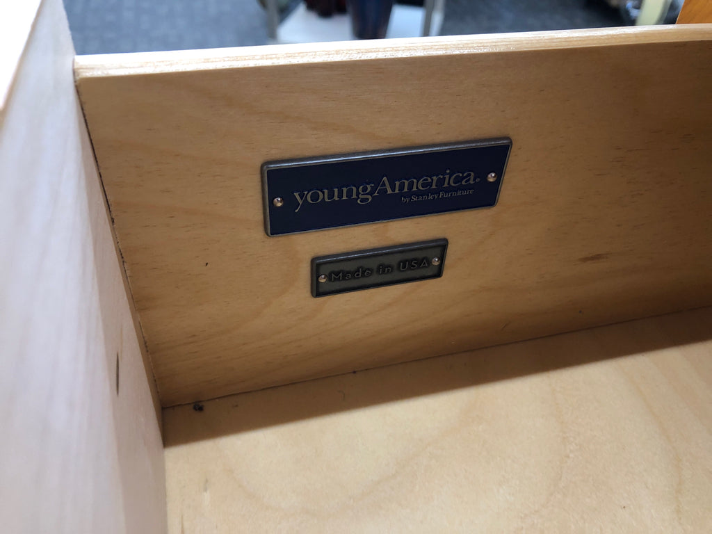 YOUNG AMERICA STUDENT DESK.