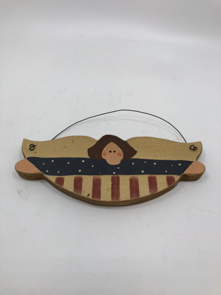 PRIMITIVE AMERICANA WOOD ANGEL HANGING.