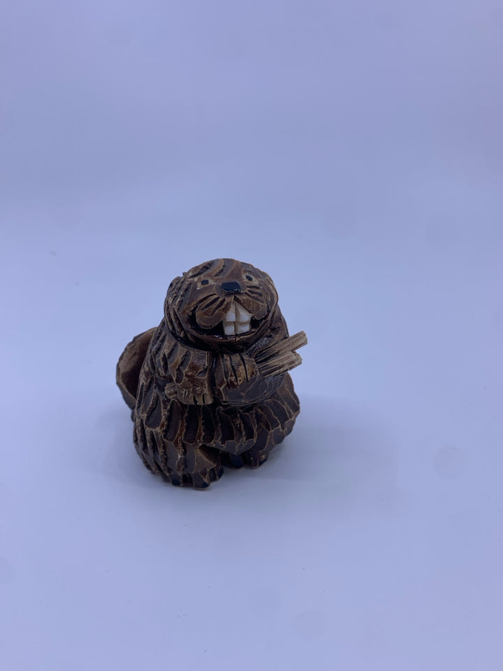 VTG RINCONADA CARVED CLAY BEAVER HOLDING WOOD.