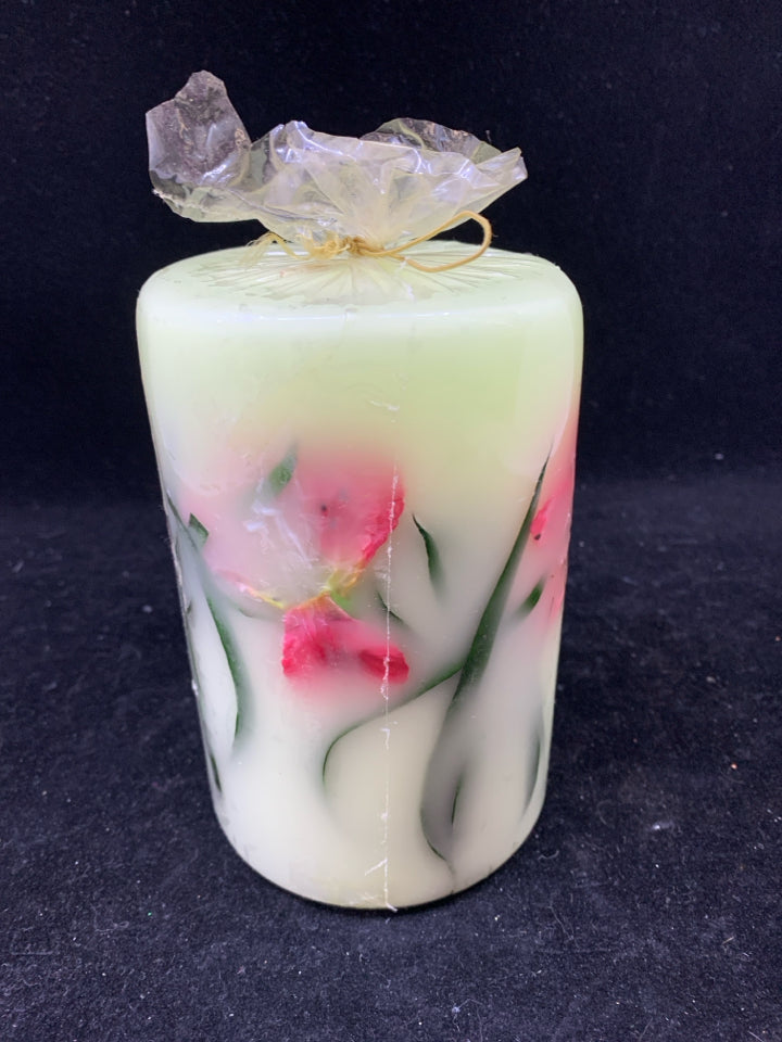 FLORAL PILLAR CANDLE.